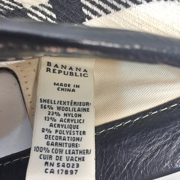 Banana Republic leather fold over clutch - Picture 3 of 3